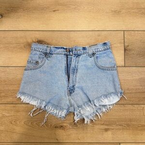 Light Wash Levi Shorts